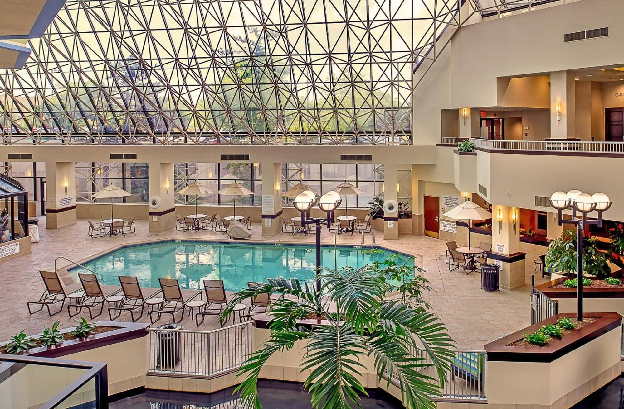 Hotel Crowne Plaza St. Louis Airport By Ihg 4*