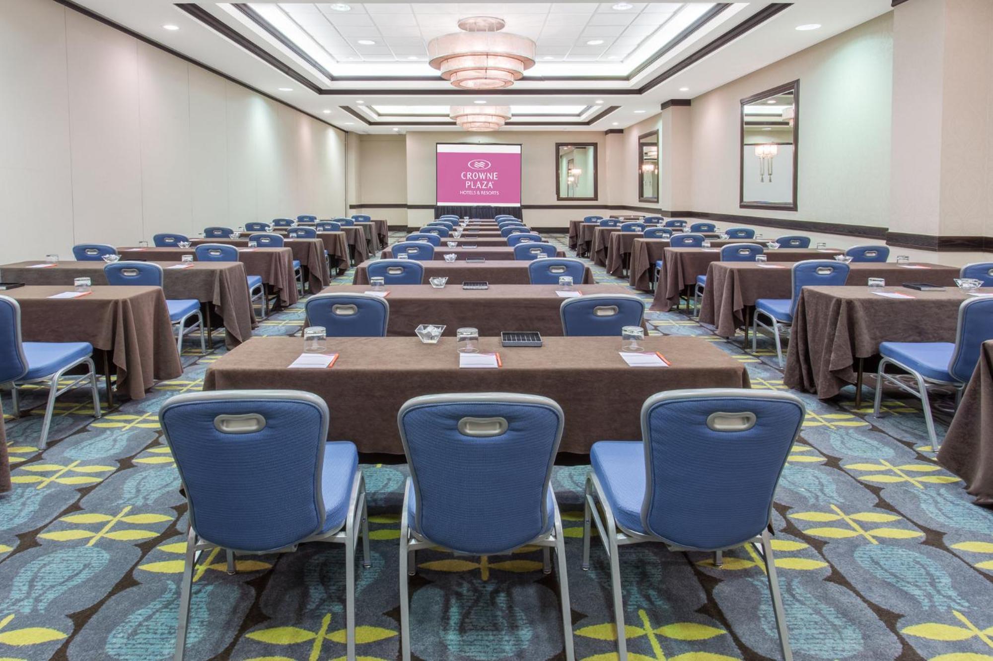 Crowne Plaza St. Louis Airport By Ihg 4*