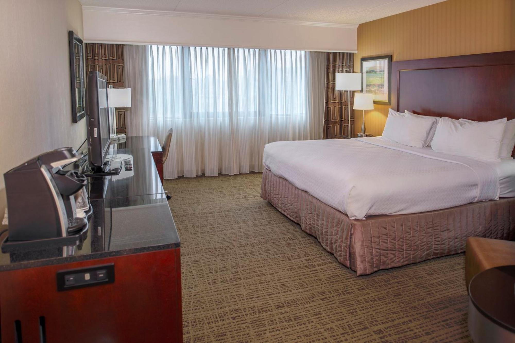 Hotel Crowne Plaza St. Louis Airport By Ihg 4*